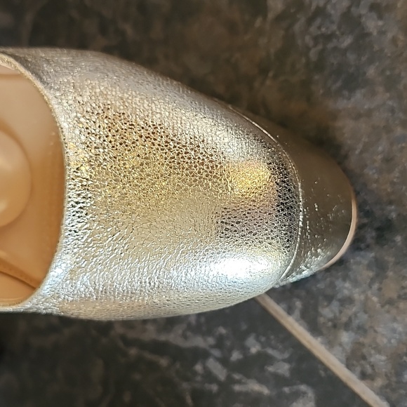 NWOT Gold Faux Leather Platforms w/Inserts - Picture 2 of 4